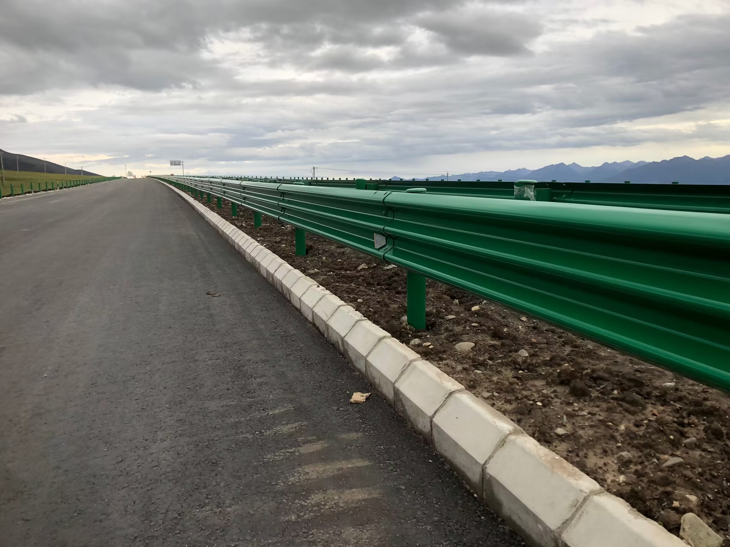 西湖区乡村公路波形护栏防撞波形护栏 - 推荐